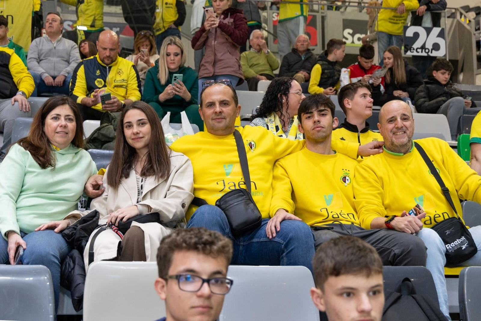 En imágenes: la afición y mejores jugadas del Jaén FS - Jimbee Cartagena