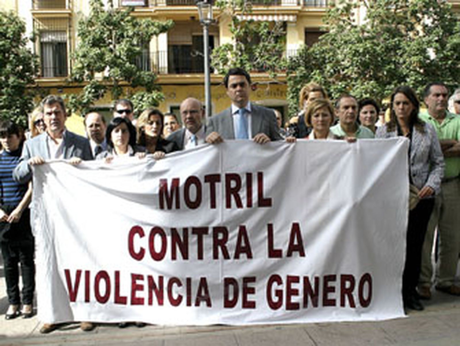 Un centenar de personas se concentra en Motril para condenar el último crimen de violencia machista