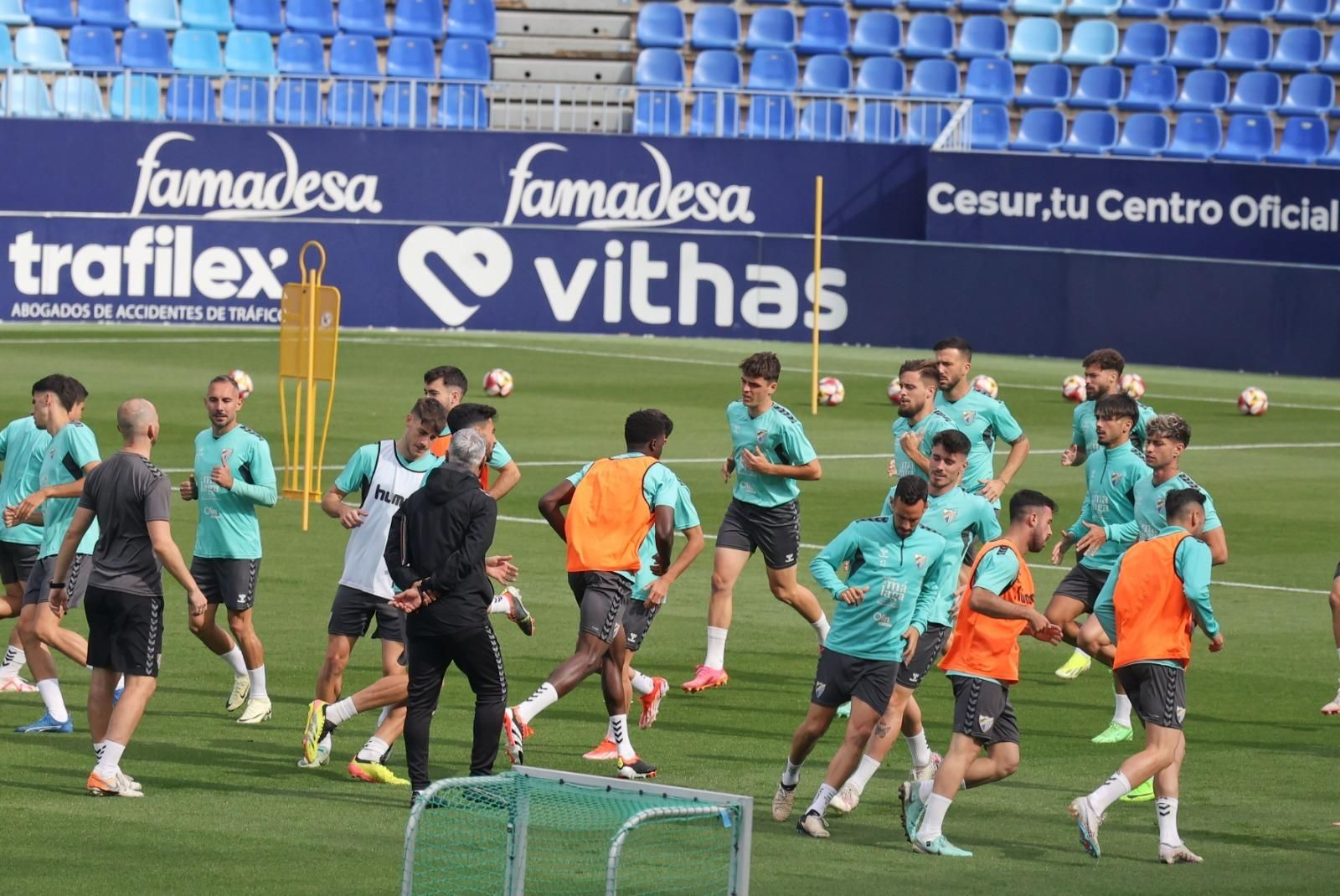 El administrador judicial y Kike Pérez arropan a Pellicer en el Anexo