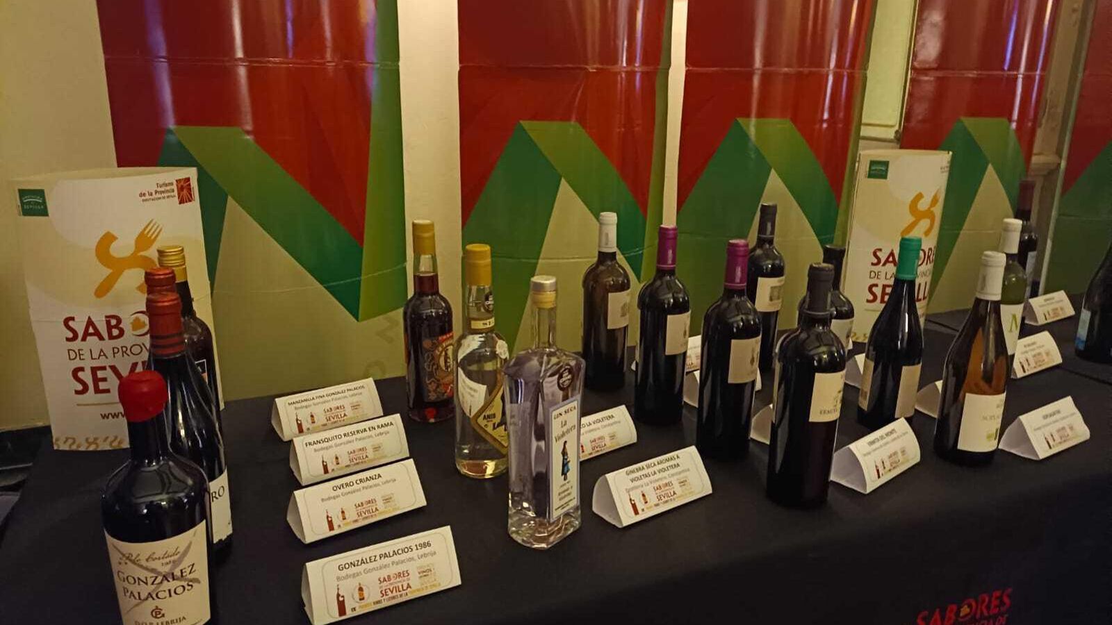 Un detalle de los vinos y licores participantes.