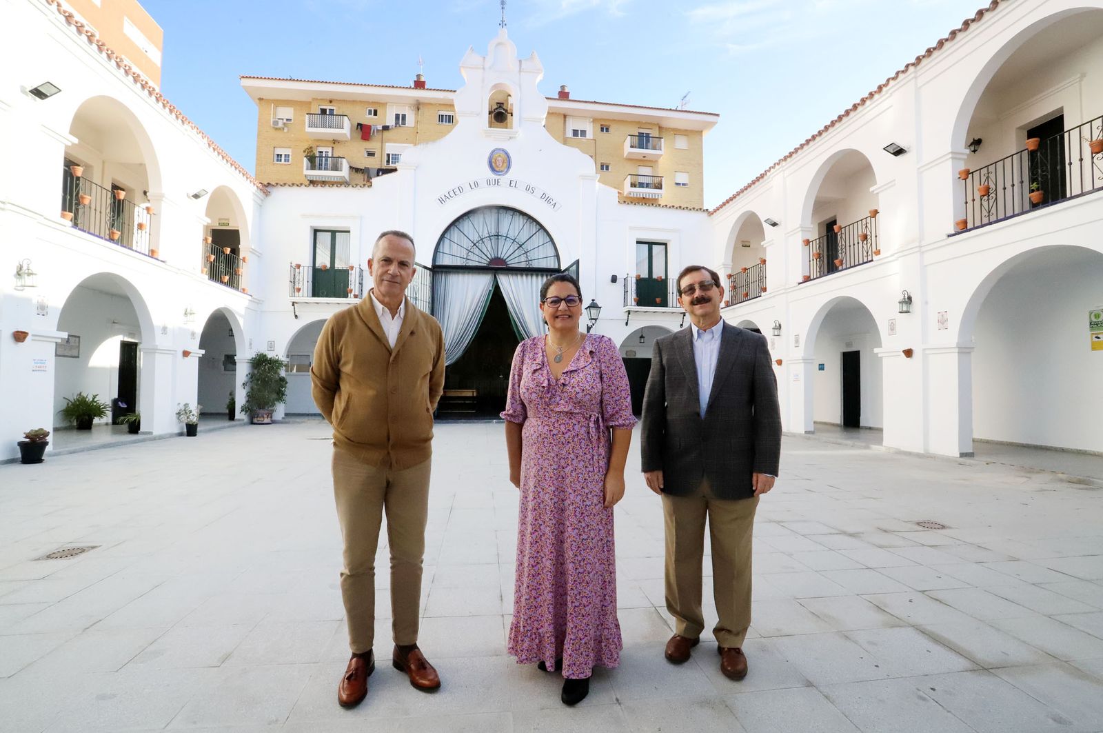 Los tres candidatos posan en la Casa Hermandad