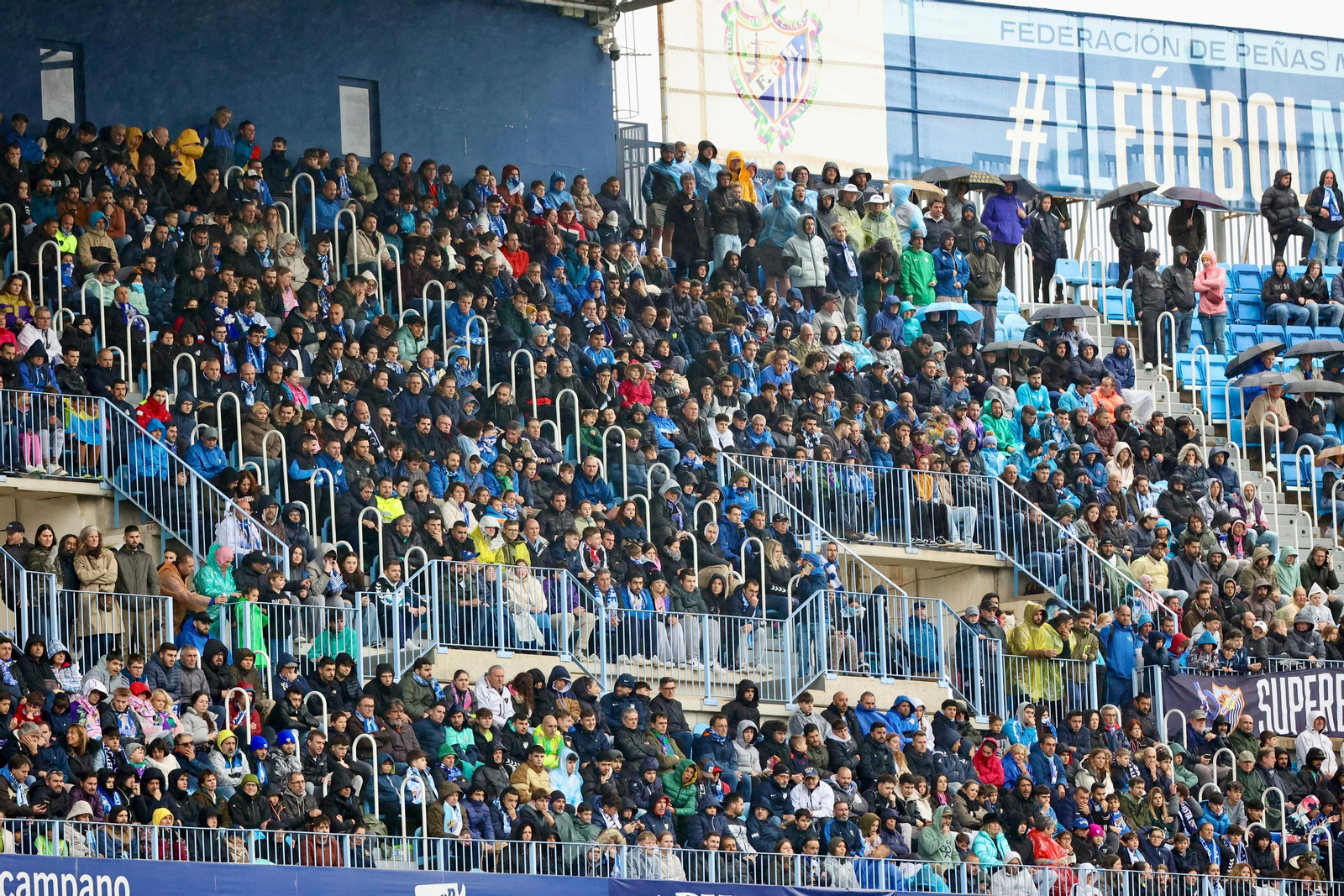 Aficionados en La Rosaleda en el Málaga CF - Linares Aficionados en La Rosaleda en el Málaga CF - Linares