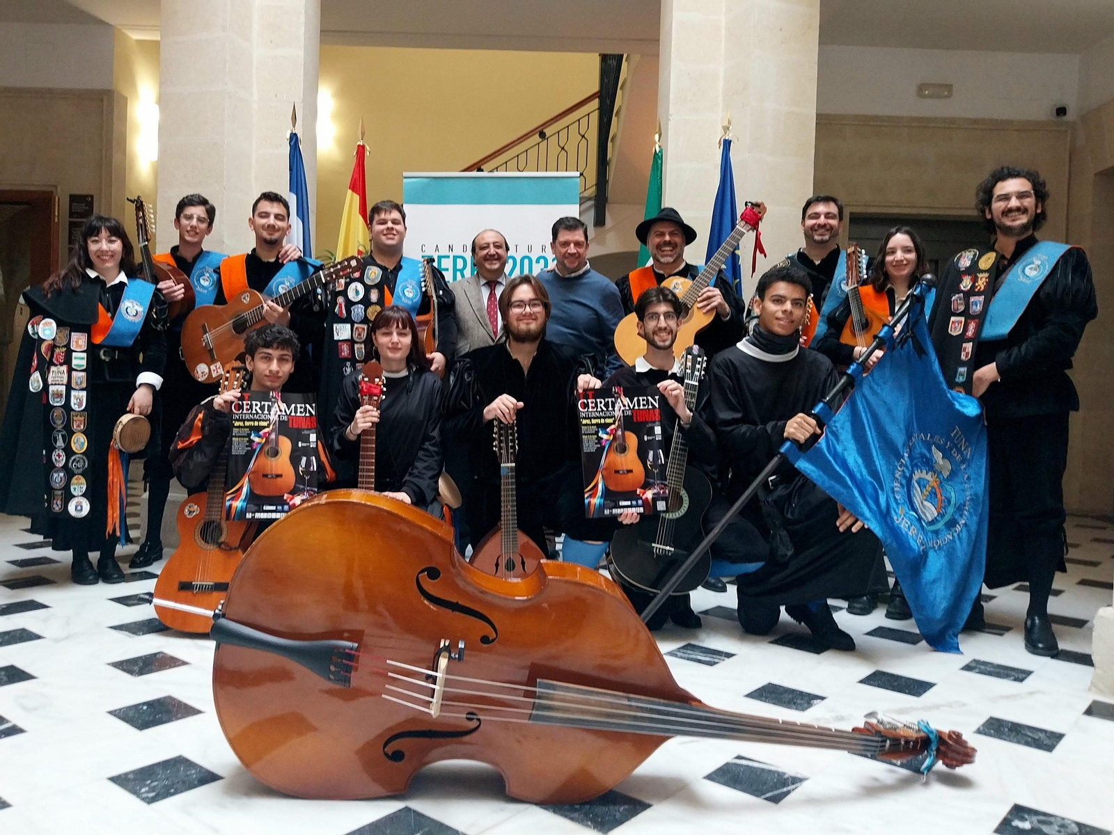 Tuna de Ciencias Sociales y de la Comunicación de Jerez durante la presentación II Certamen Internacional Tunas Jerez Tierra de Vinos Tuna de Ciencias Sociales y de la Comunicación de Jerez durante la presentación II Certamen Internacional Tunas Jerez Tierra de Vinos