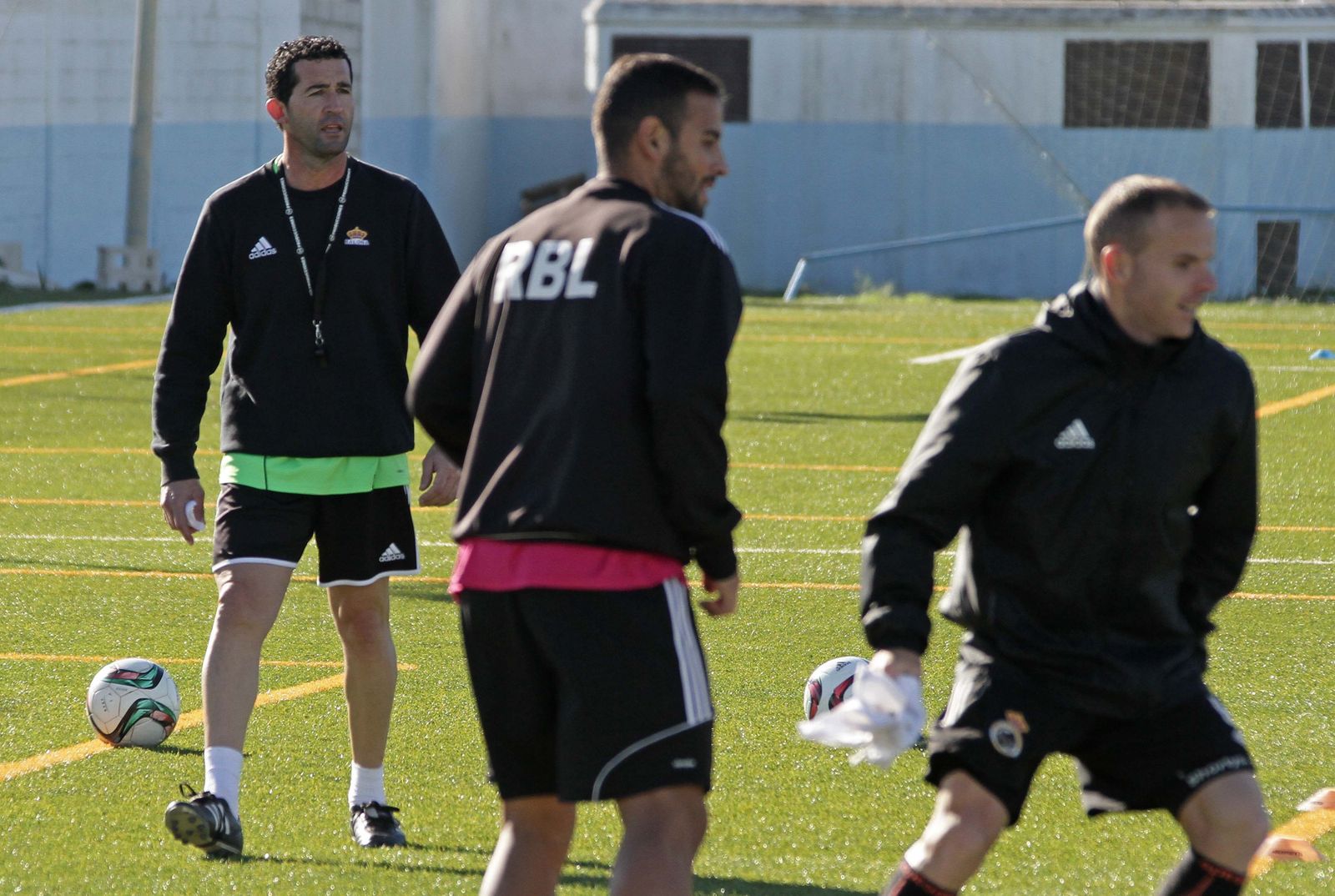 Juan Mari Sánchez dirige un entrenamiento de la Balona.