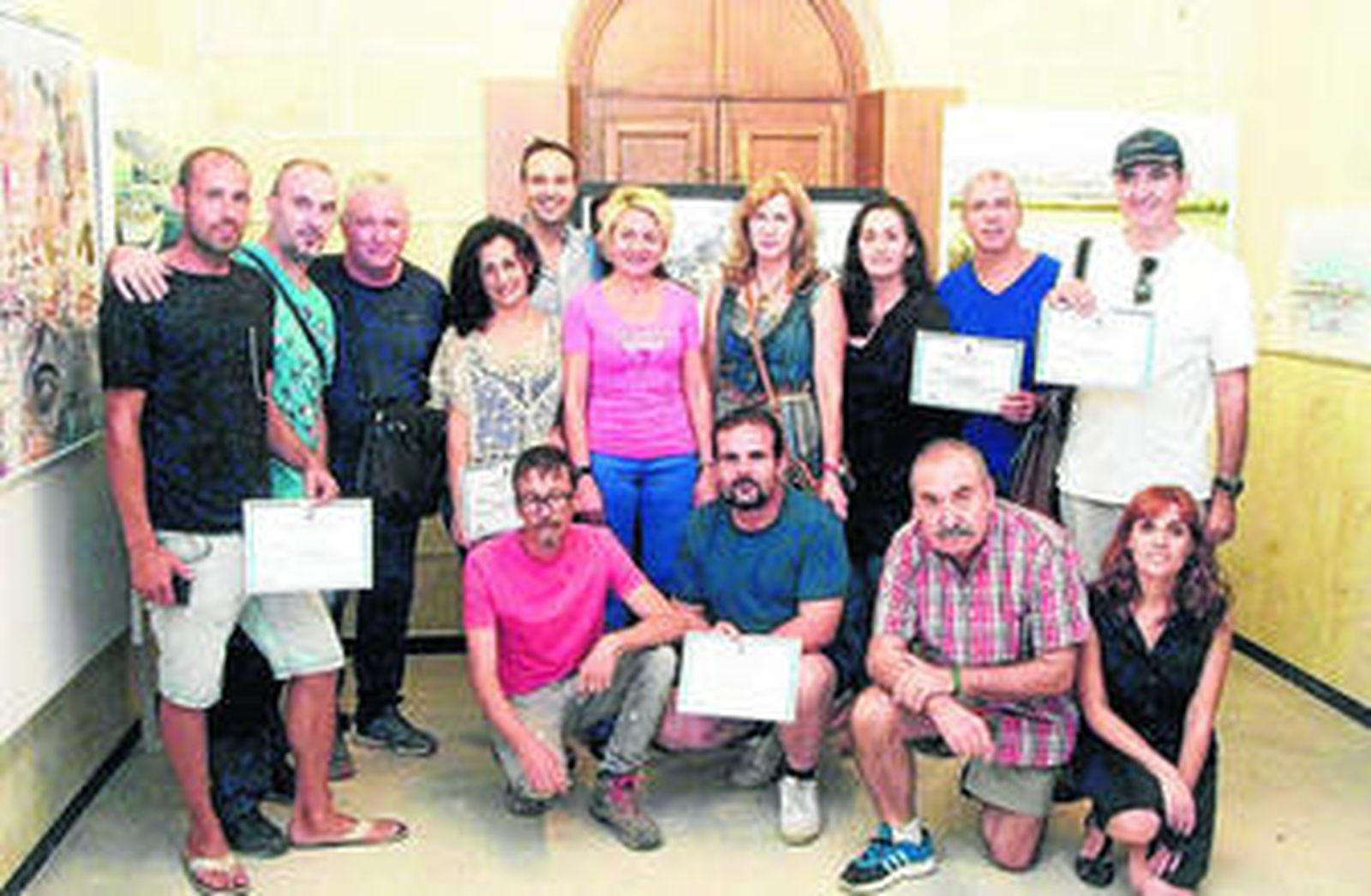 Eloisa Cabrera, María Dolores Ortega y Mariquina Ramos con los ganadores y patrocinadores.