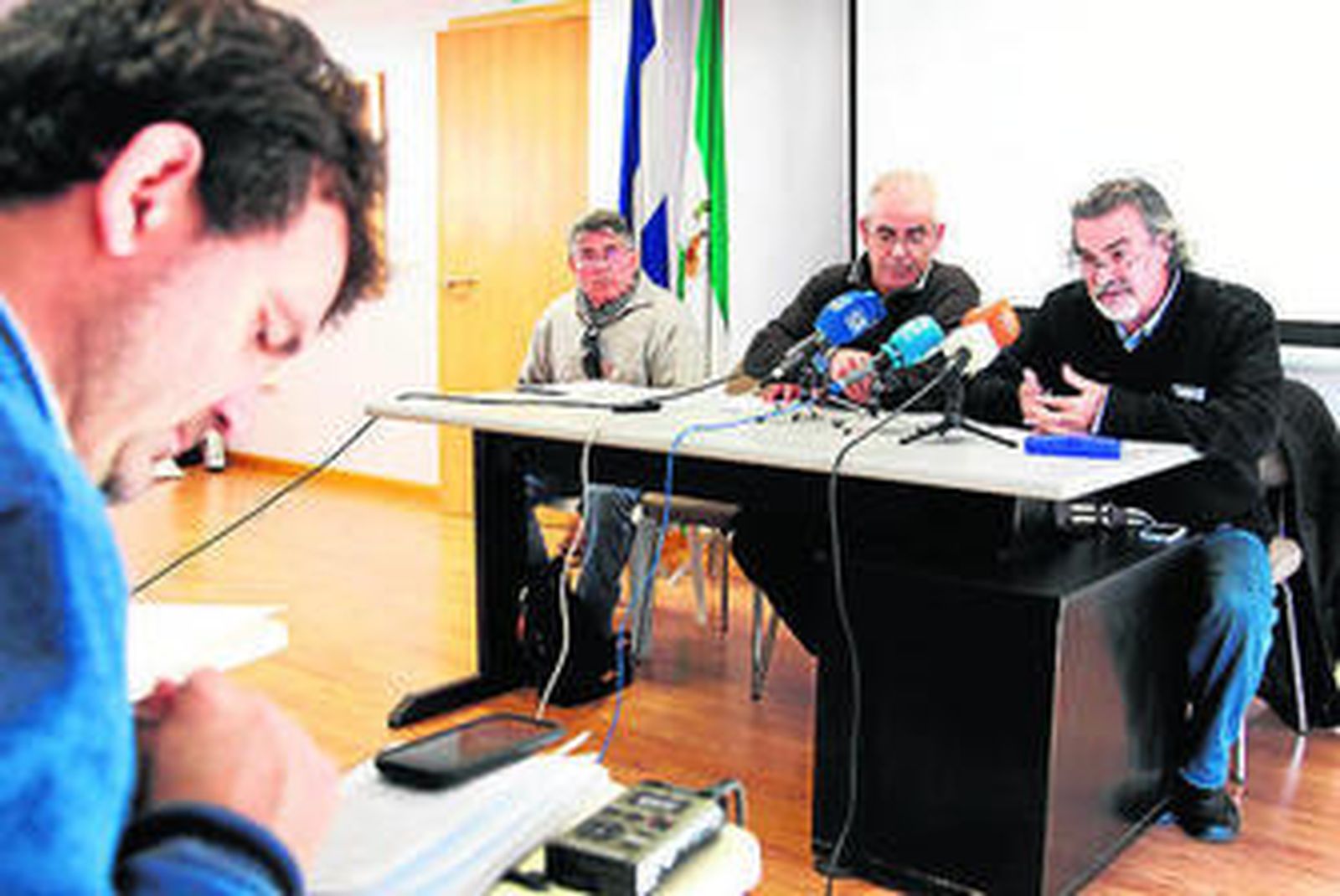 Momento de la rueda de prensa, ayer, en Solidaridad.