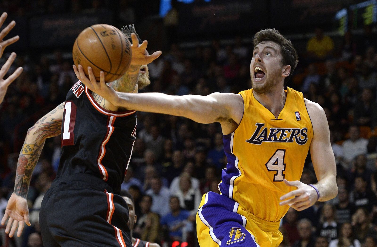 Ryan Kelly, en un partido con los Lakers.