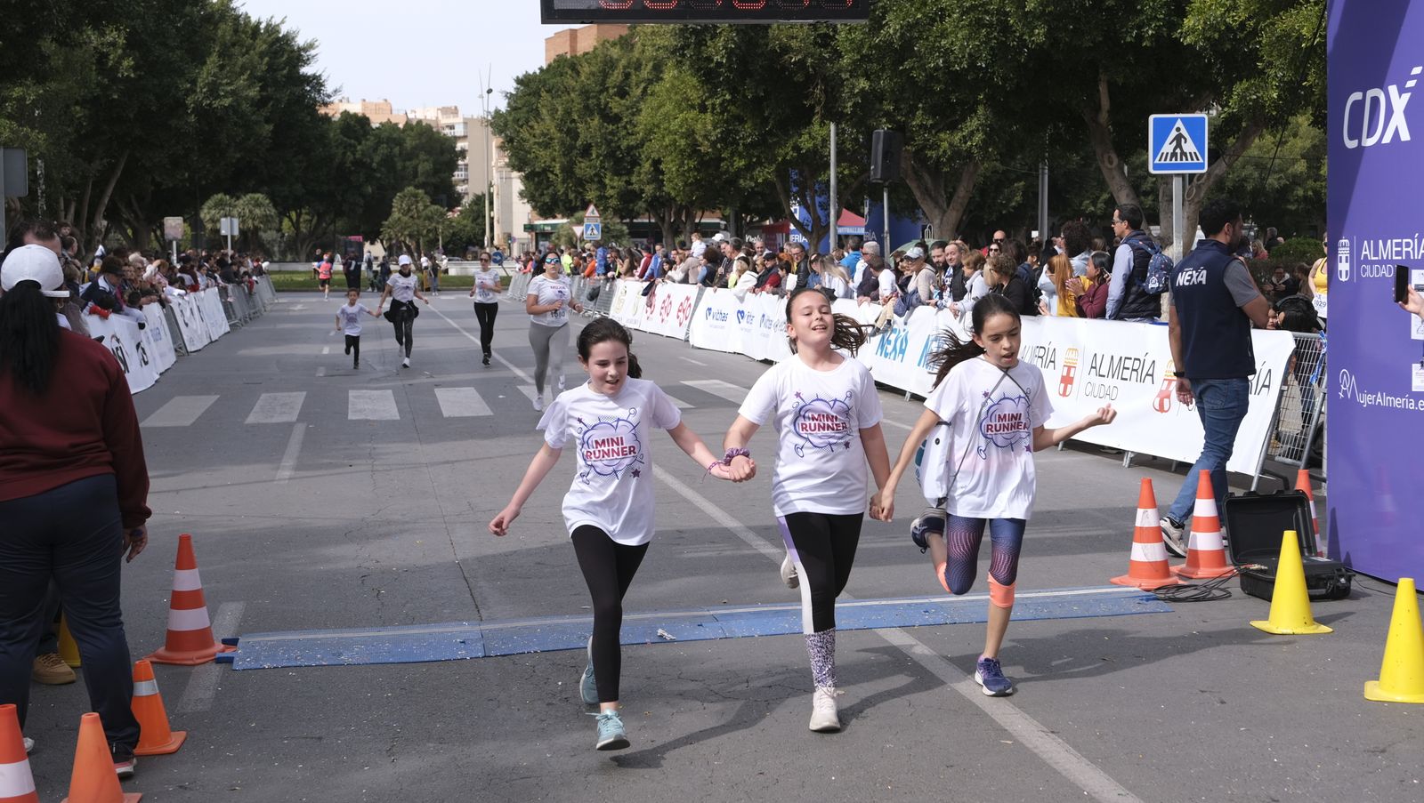 Imágenes de la Carrera de la Mujer 2023 en Almería