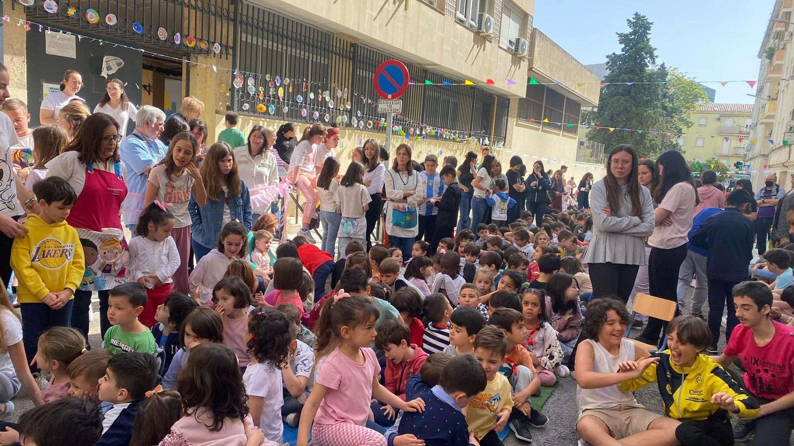 Una iniciativa para tener calles seguras libres de tráfico junto a los colegios en Jaén
