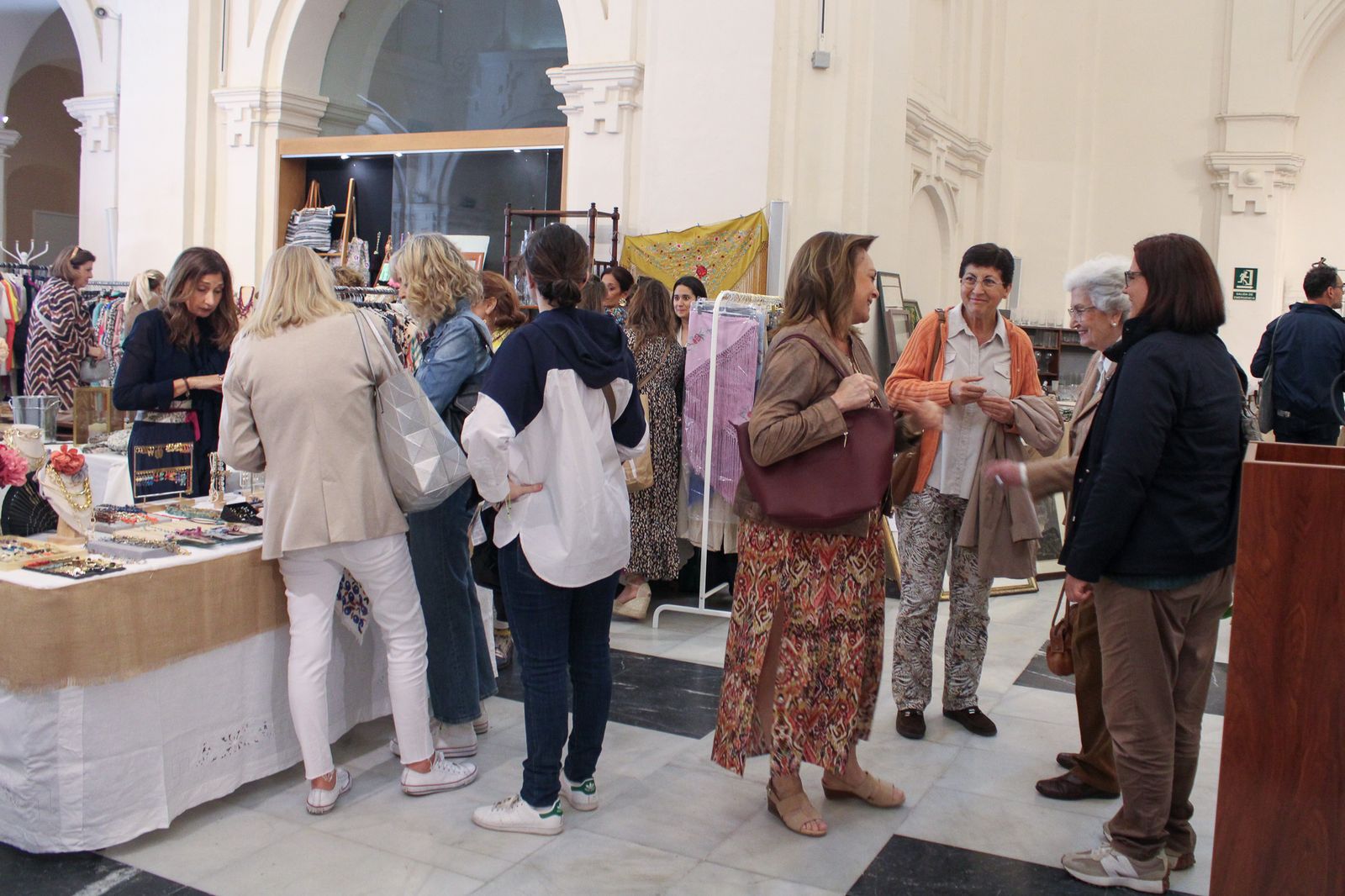 El baratillo de primavera de Adevida en Córdoba, en imágenes