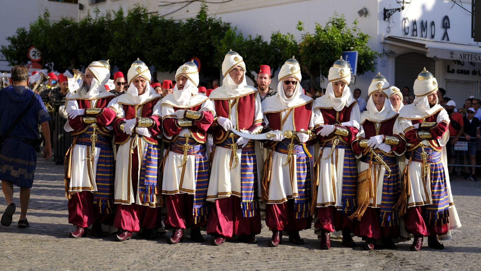 El espectacular desfile de Moros y Cristianos de Mojácar, en imágenes
