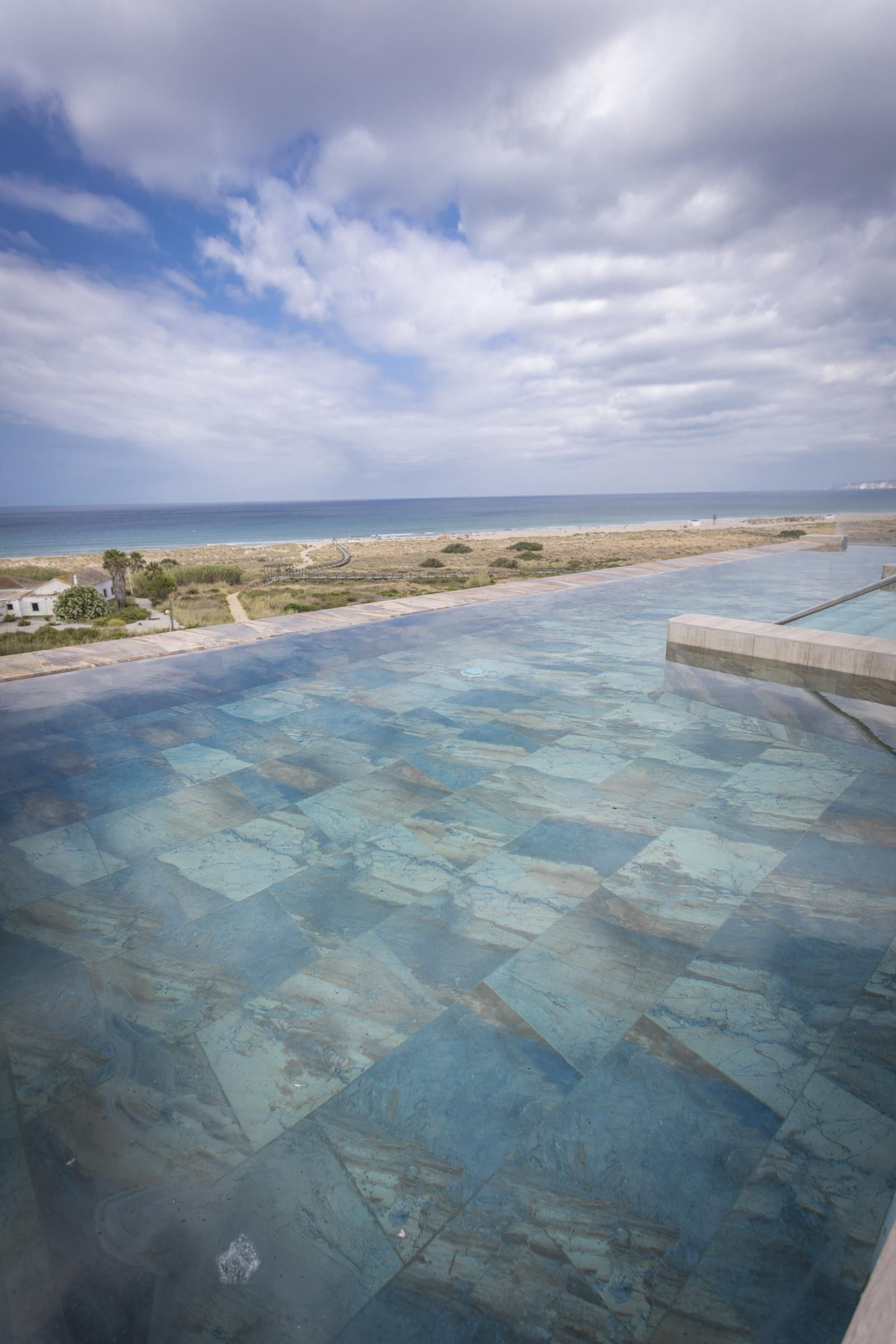 El hotel Zahara Beach & Spa, en imágenes