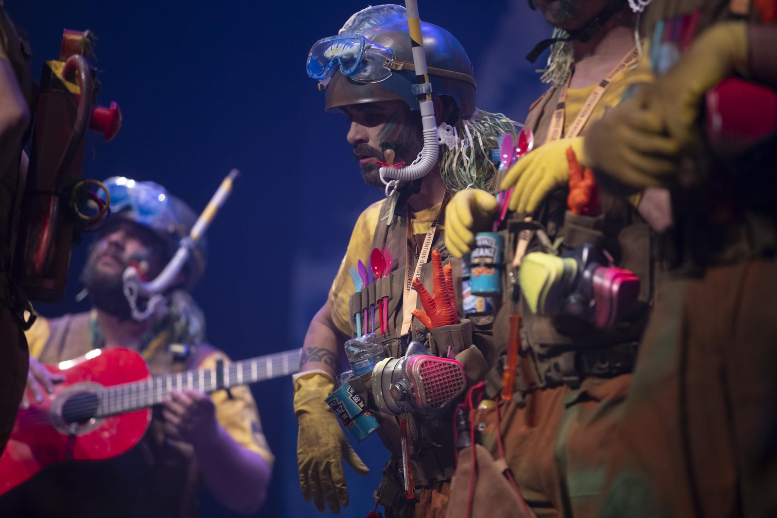 Imágenes de la actuación de la murga de Huelva "No te vayas a espantar. El juicio final" en el Carnaval Colombino