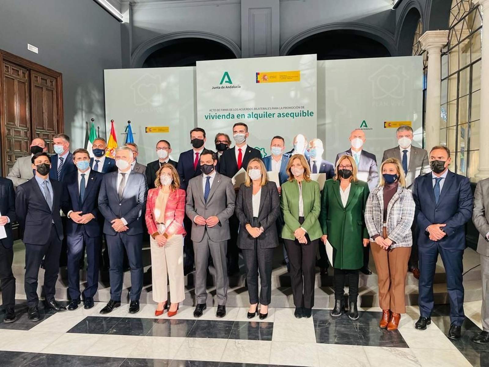 Imagen del acuerdo suscrito entre la Junta y el Gobierno con entidades locales.