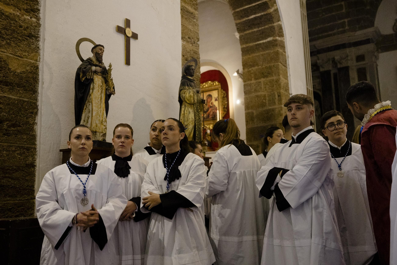 Imágenes de la salida del Perdón en la Semana Santa de Cádiz 2025
