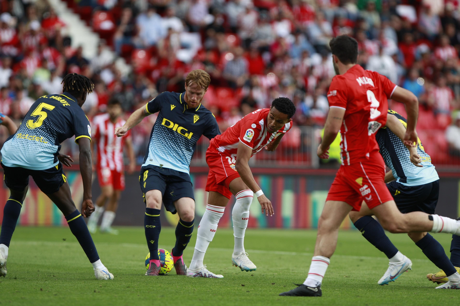 Imágenes del partido de la Liga Santander U.D. Almería-Cádiz C.F.