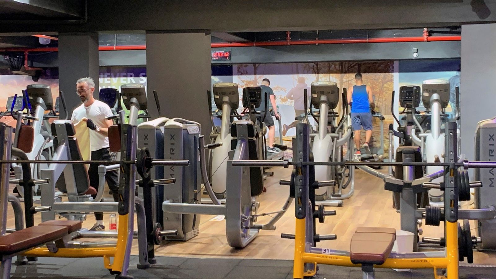 Reapertura de gimnasios y zonas comunes en hoteles y centros comerciales.