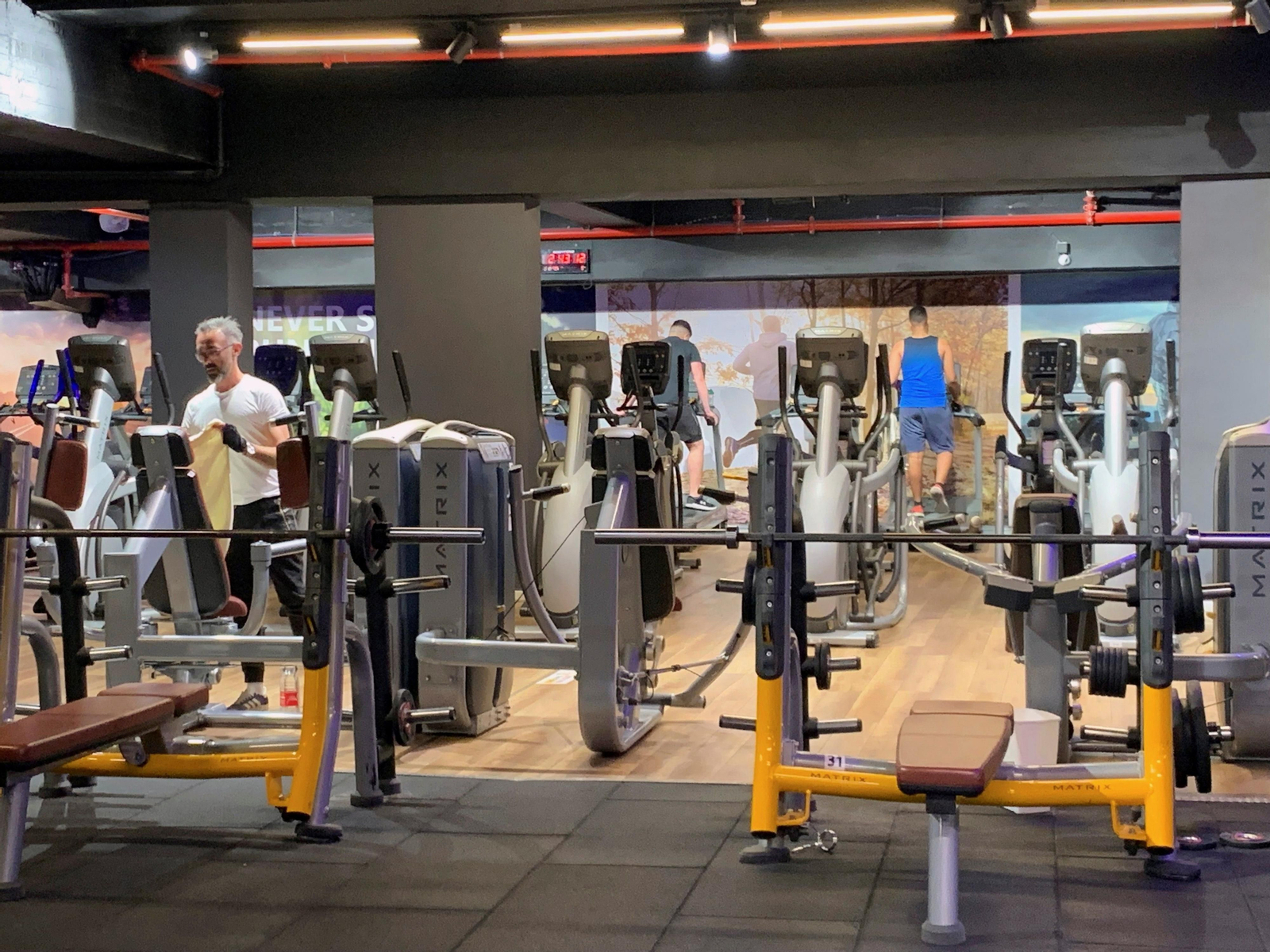 Interior de un gimnasio