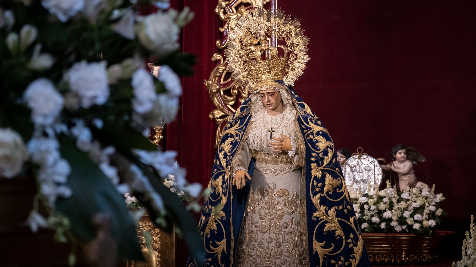 La Virgen de la Amargura en besamanos