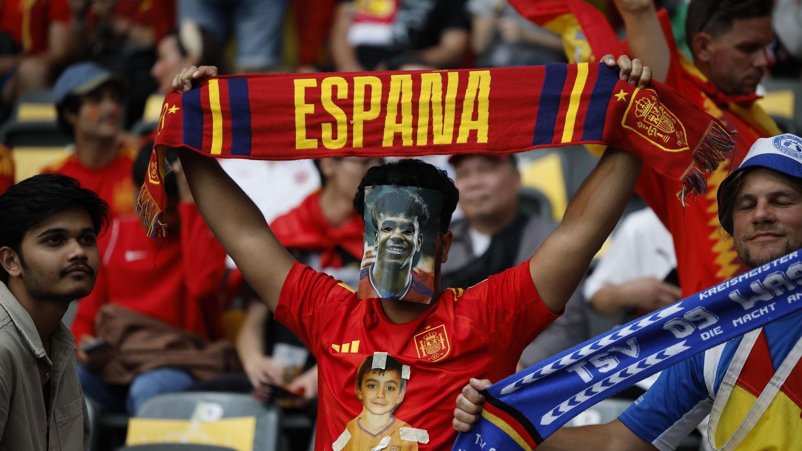 Las fotos de los aficionados de España e Inglaterra antes de la final