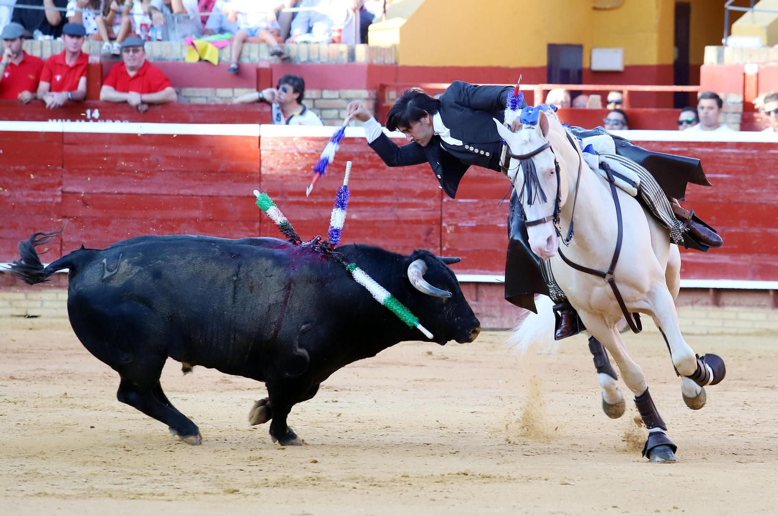 Imágenes de Andrés Romero y Diego Ventura en el rejoneo de la Plaza de Toros La Merced