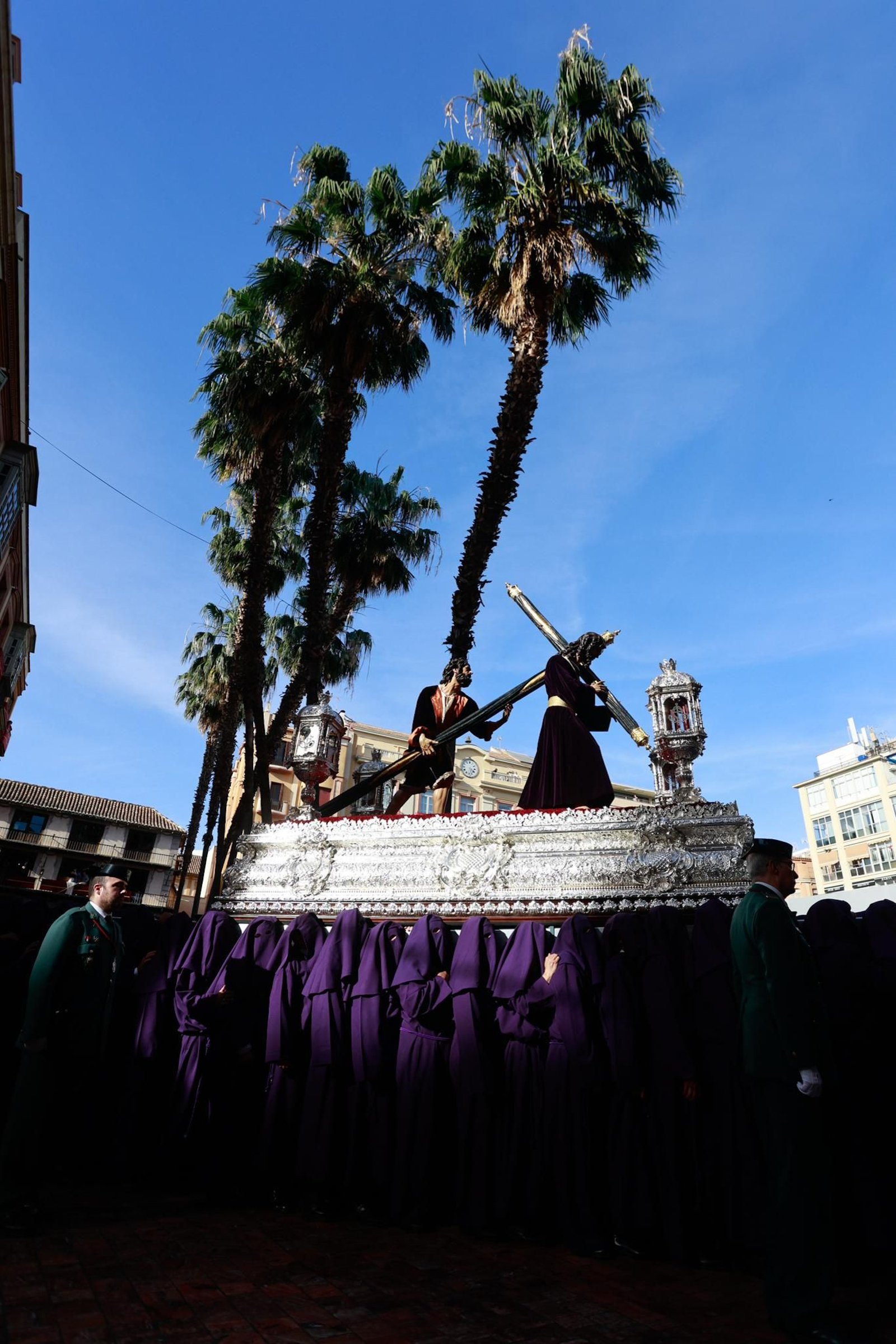 Las fotos de la procesión de Pasión el Lunes Santo en Málaga