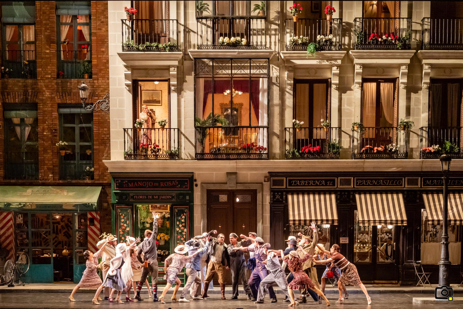 Espectacular puesta en escena en esta representación de "La del manojo de rosas"