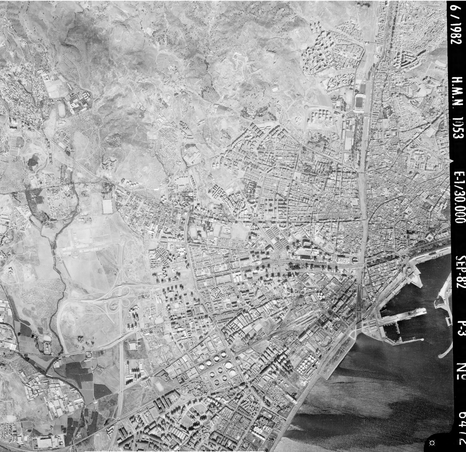 Vista aérea de Málaga capital en 1982.