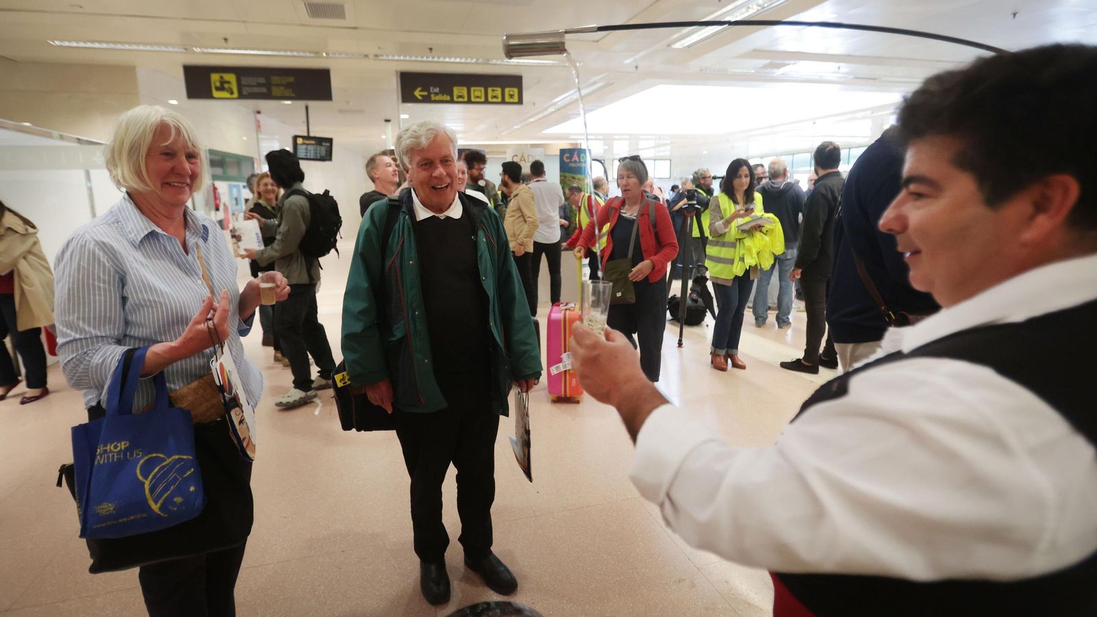 Agasajo a los turistas británicos que llegaron a Jerez en el primer vuelo de Jet2 el pasado mes de mayo.