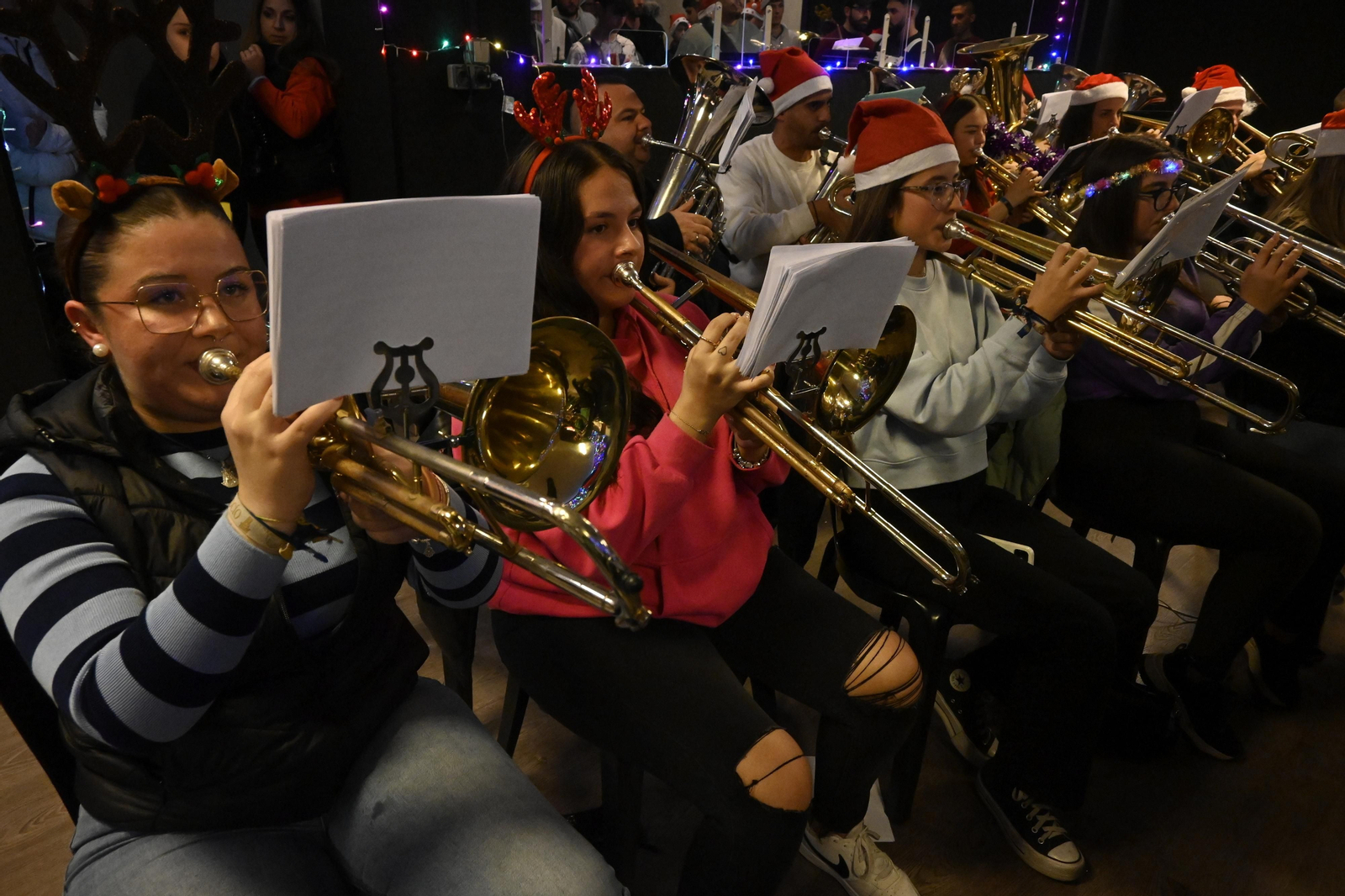 Ensayo preparatorio de la AM Santa Cruz para la cabalgata de Reyes Magos, en Imágenes