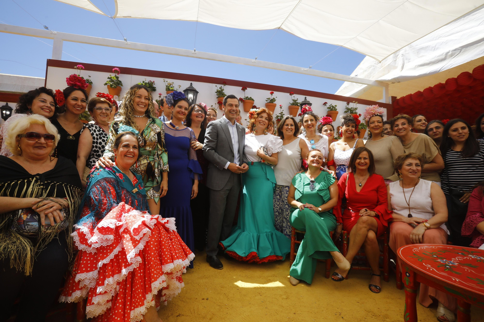 La visita de Juanma Moreno a la Feria de Córdoba, en imágenes