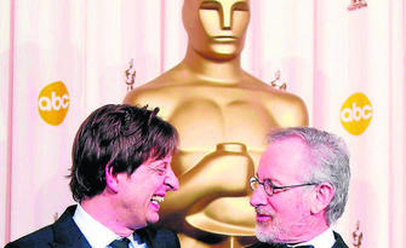 El conocido director con el productor de 'Slumdog Millionaire', Christian Colson.