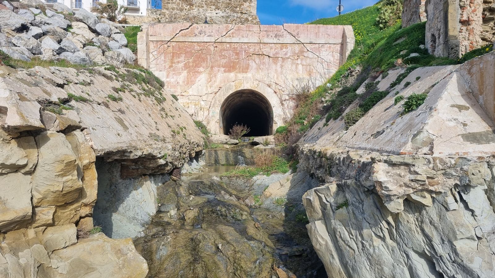 El túnel de La Caleta antes de su restauración.