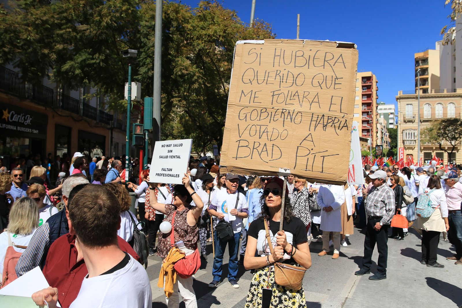 Los sanitarios de Almería se manifiestan contra la mala salud de la sanidad andaluza