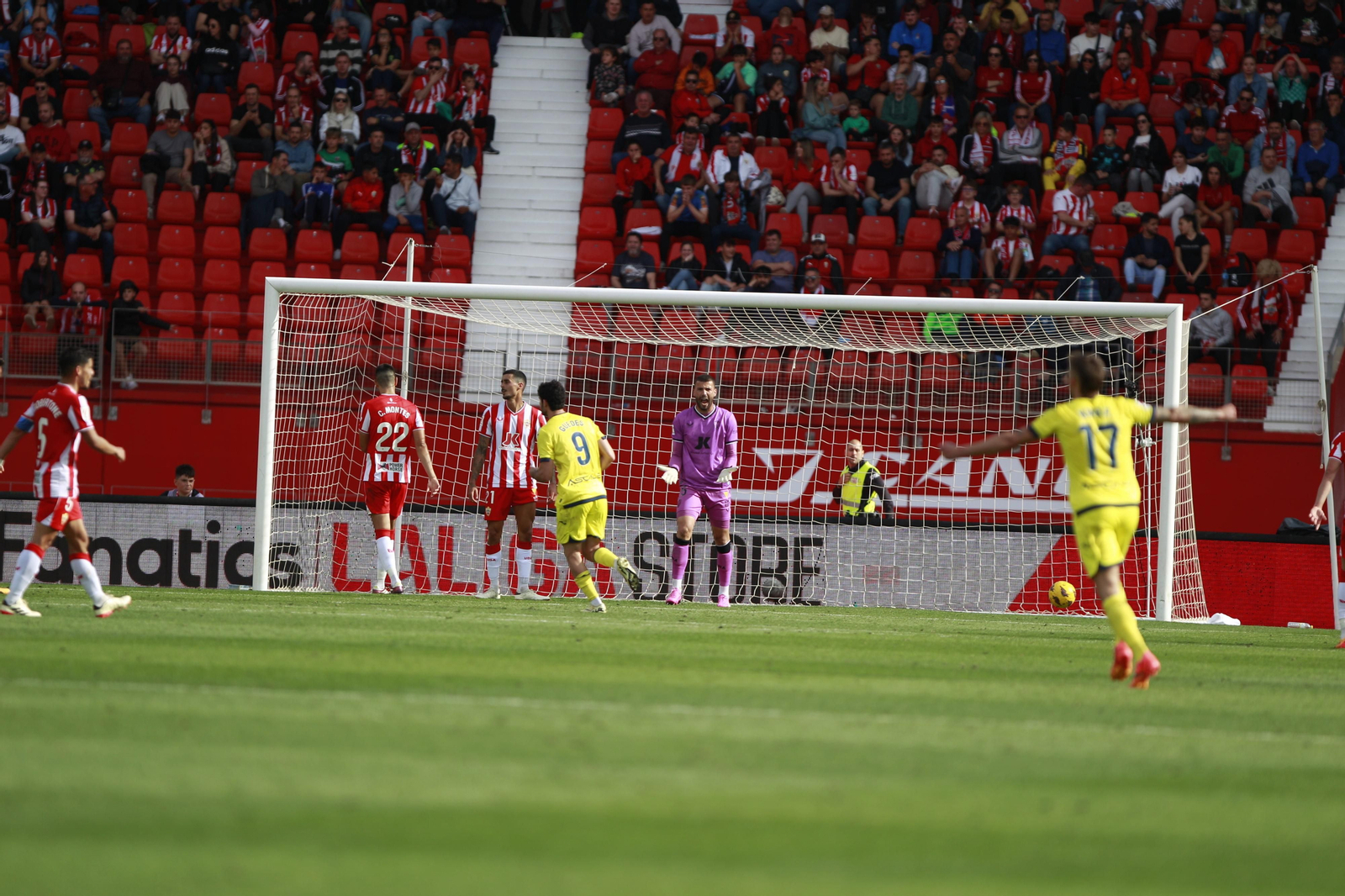 Las mejores imágenes del partido de fútbol U.D. Almería-Villarreal C.F.