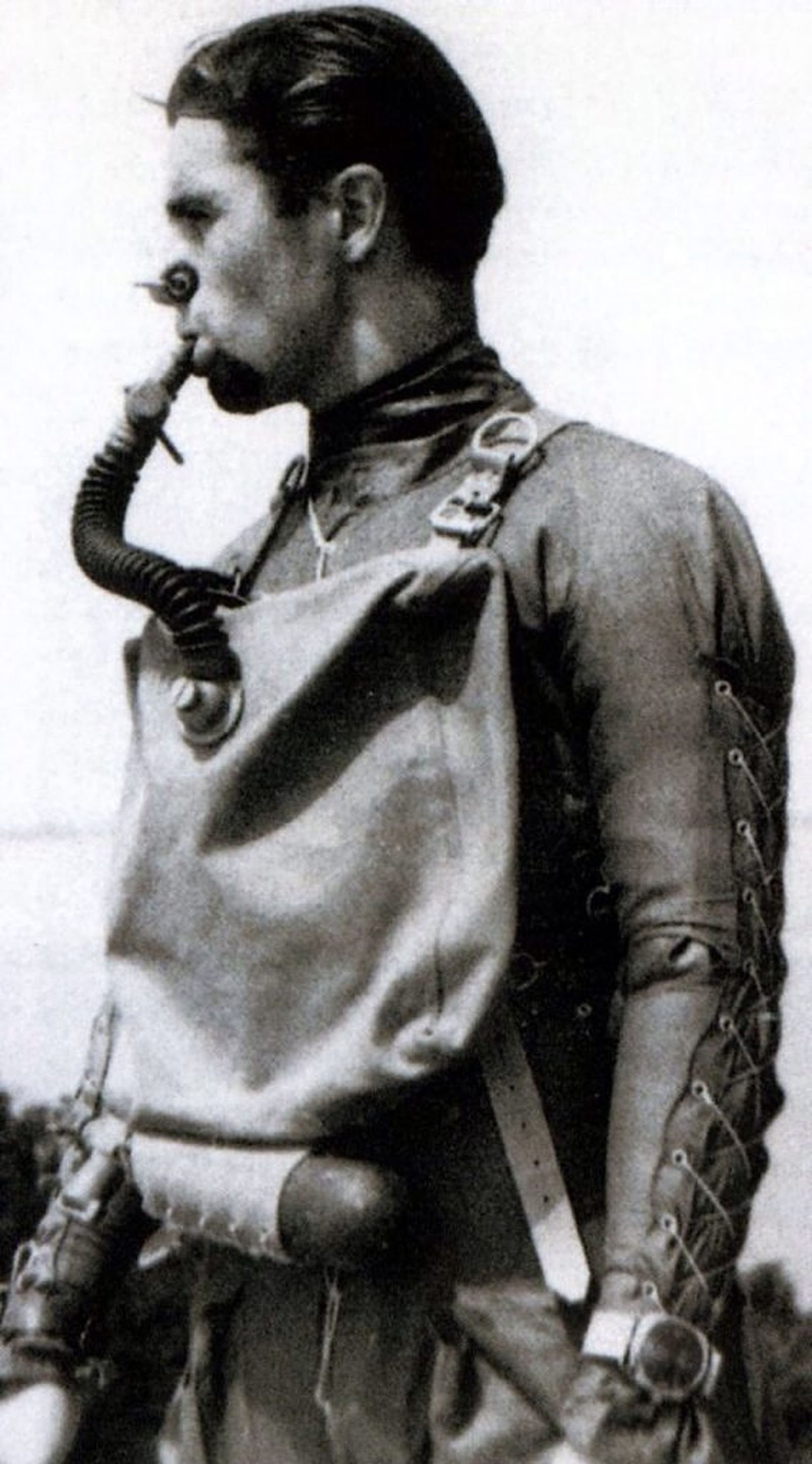 Inspirados en los Gamma la misma Kriegsmarine y tras ella todas las Marinas del mundo, desarrollaron unidades de  buceadores de combate. Aquí un Kampfshwimmer alemán durante la guerra, precursor de los que actualmente emplea la Bundesmarine.