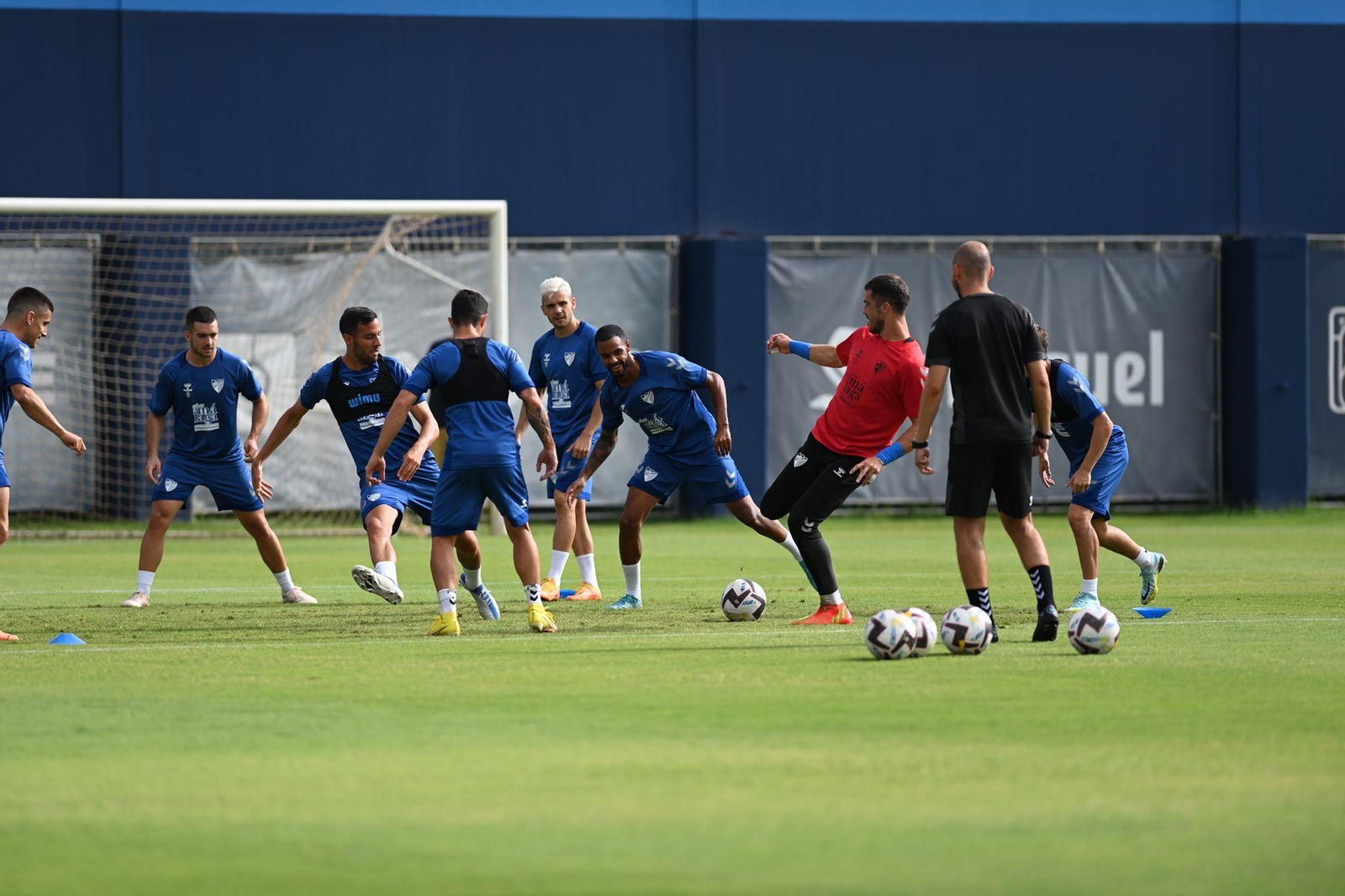 Un imagen del entrenamiento del Málaga CF preparando la visita a Burgos. Un imagen del entrenamiento del Málaga CF preparando la visita a Burgos.
