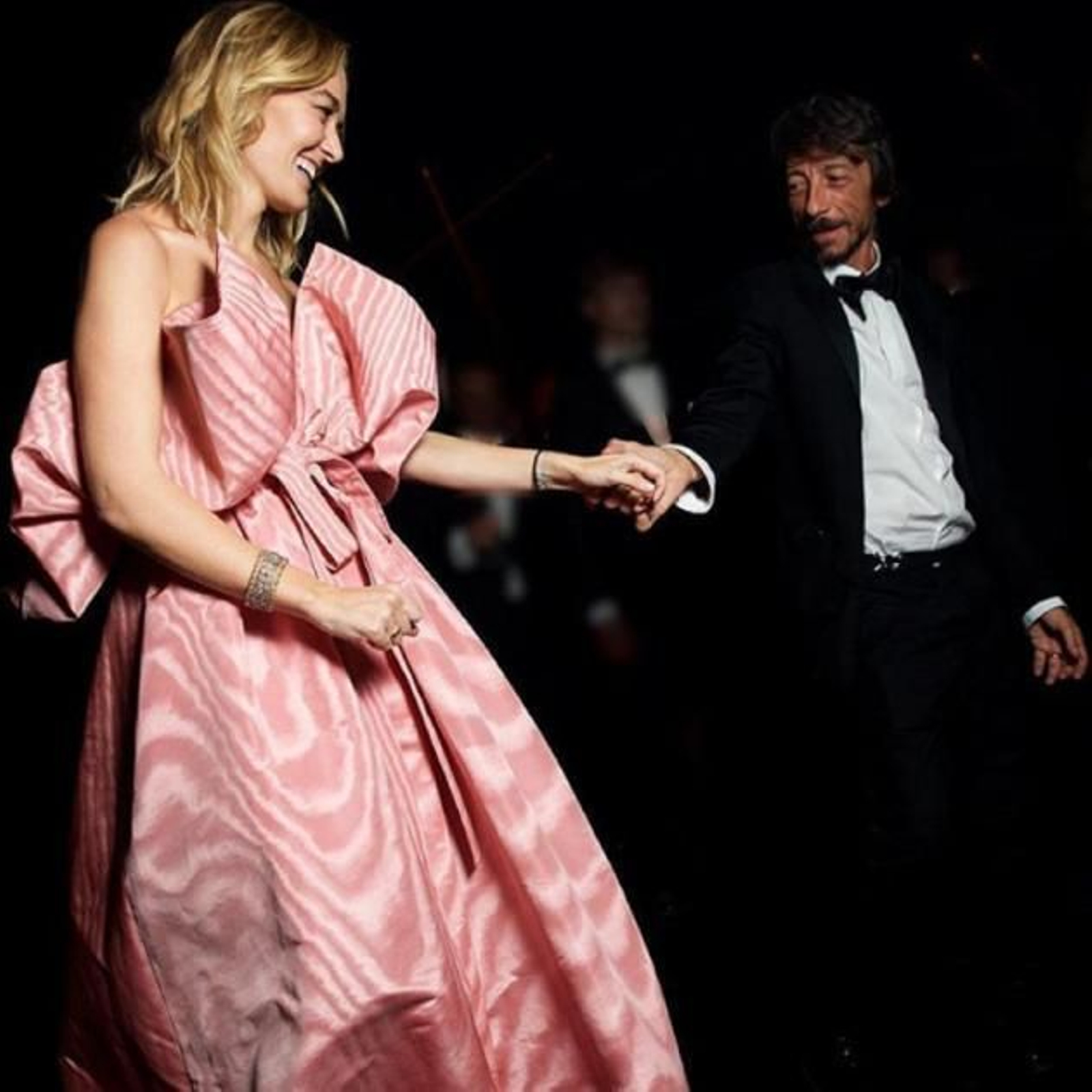 En su enlace, con el segundo vestido que lució en el baile.