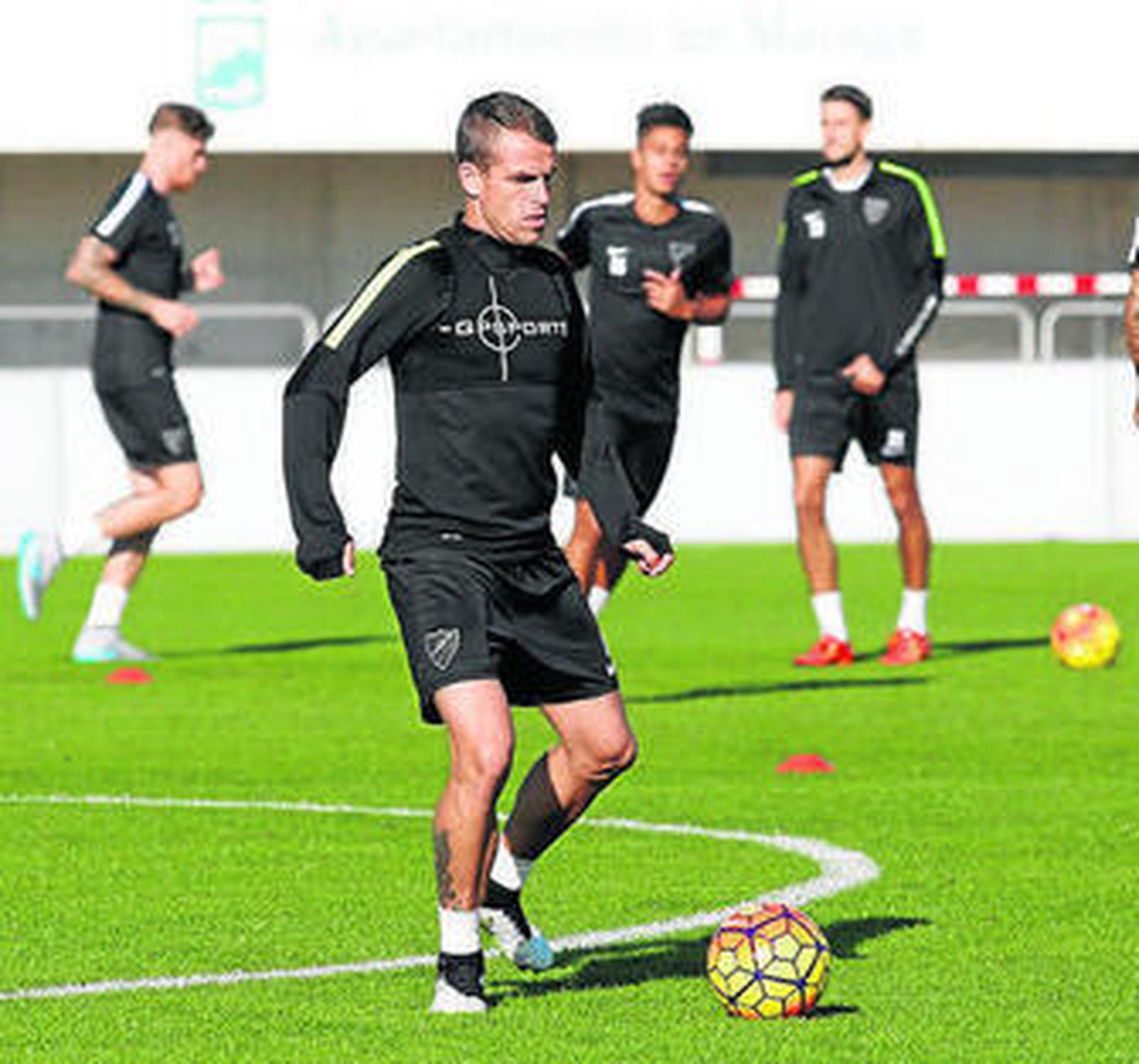 Duda, ayer, antes de tirar a puerta en el entrenamiento.
