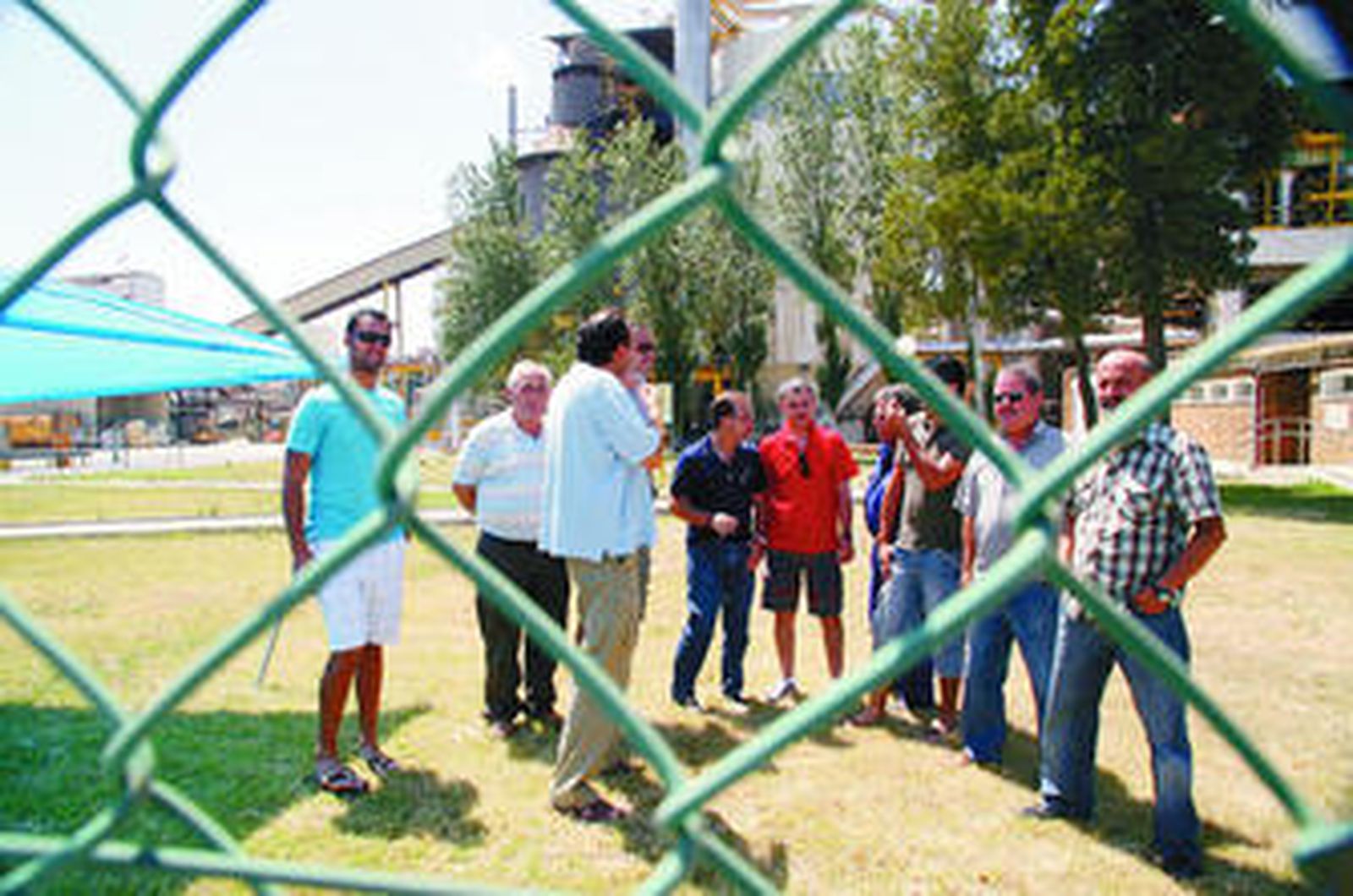Un grupo de trabajadores de Ence han mantenido un encierro en la fábrica.