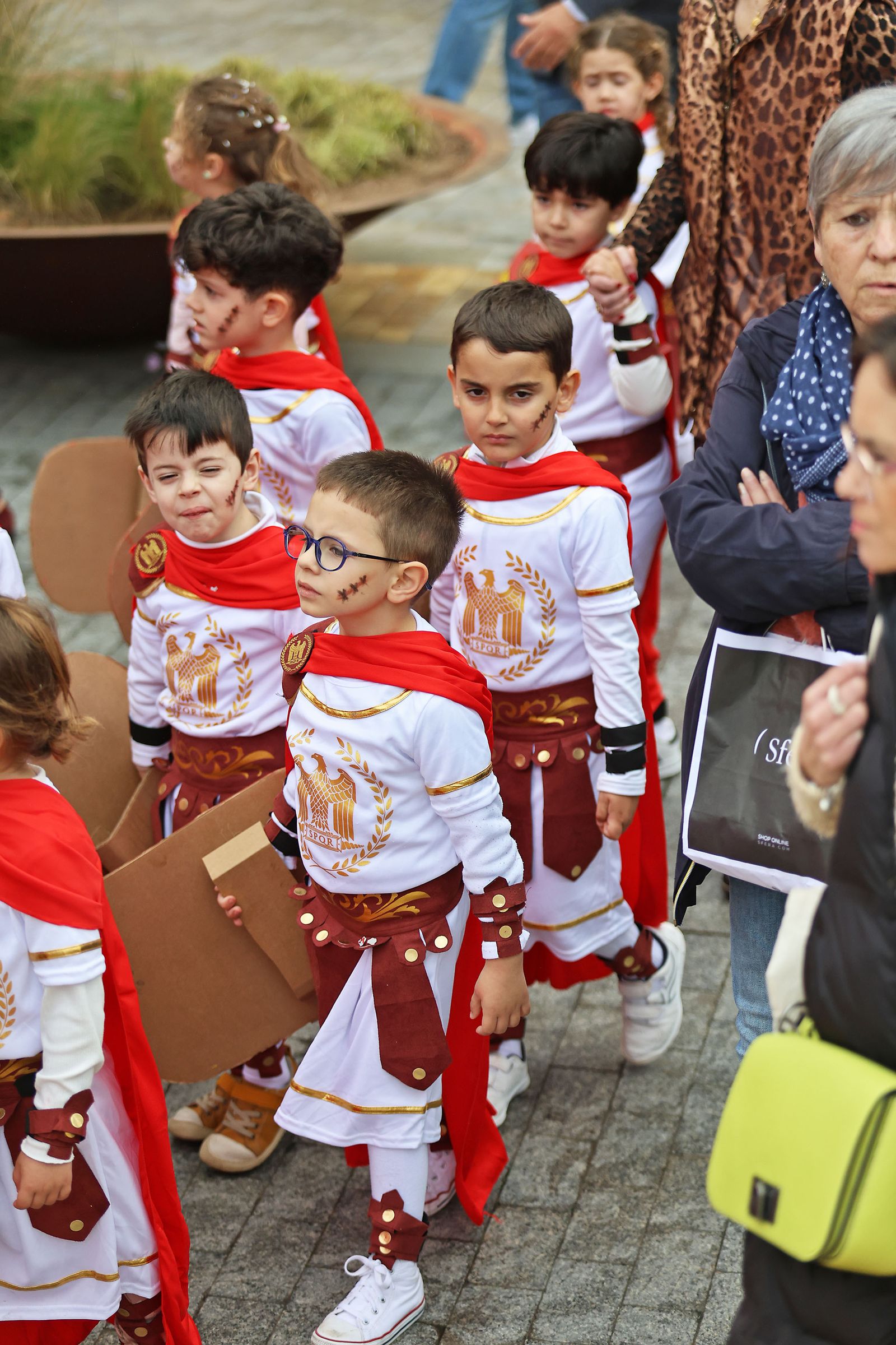 Imágenes del desfile “Un paseo por la historia”  de los niños del colegio Funcadia de Huelva