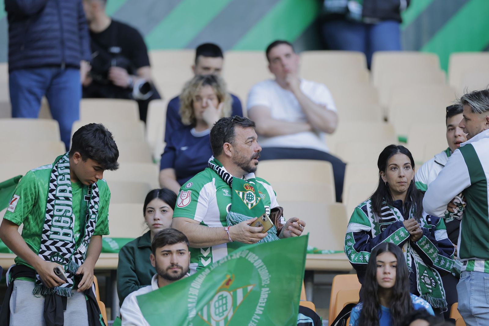 Búscate en las fotos del Betis - Sevilla