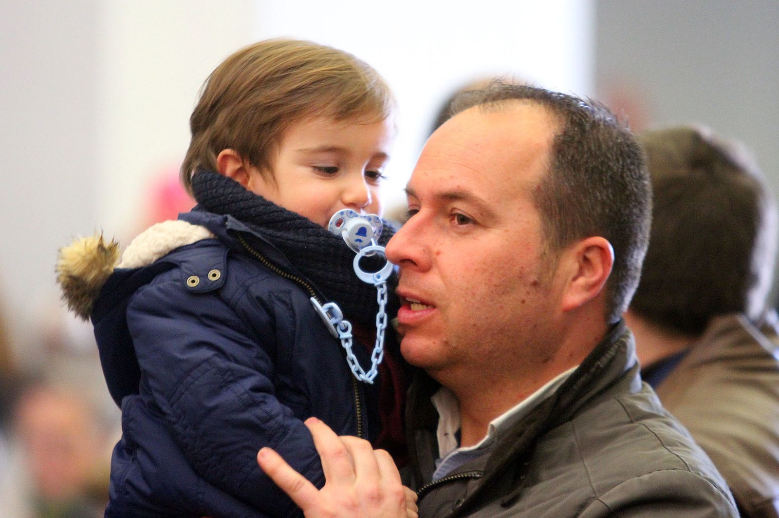 El Rocío celebra La Candelaria con la presentación de los niños a la Virgen, en imágenes