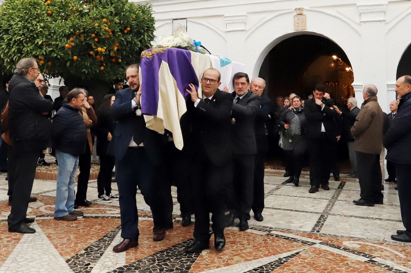 Imágenes del funeral de Bienvenido González, hermano mayor de la Cinta