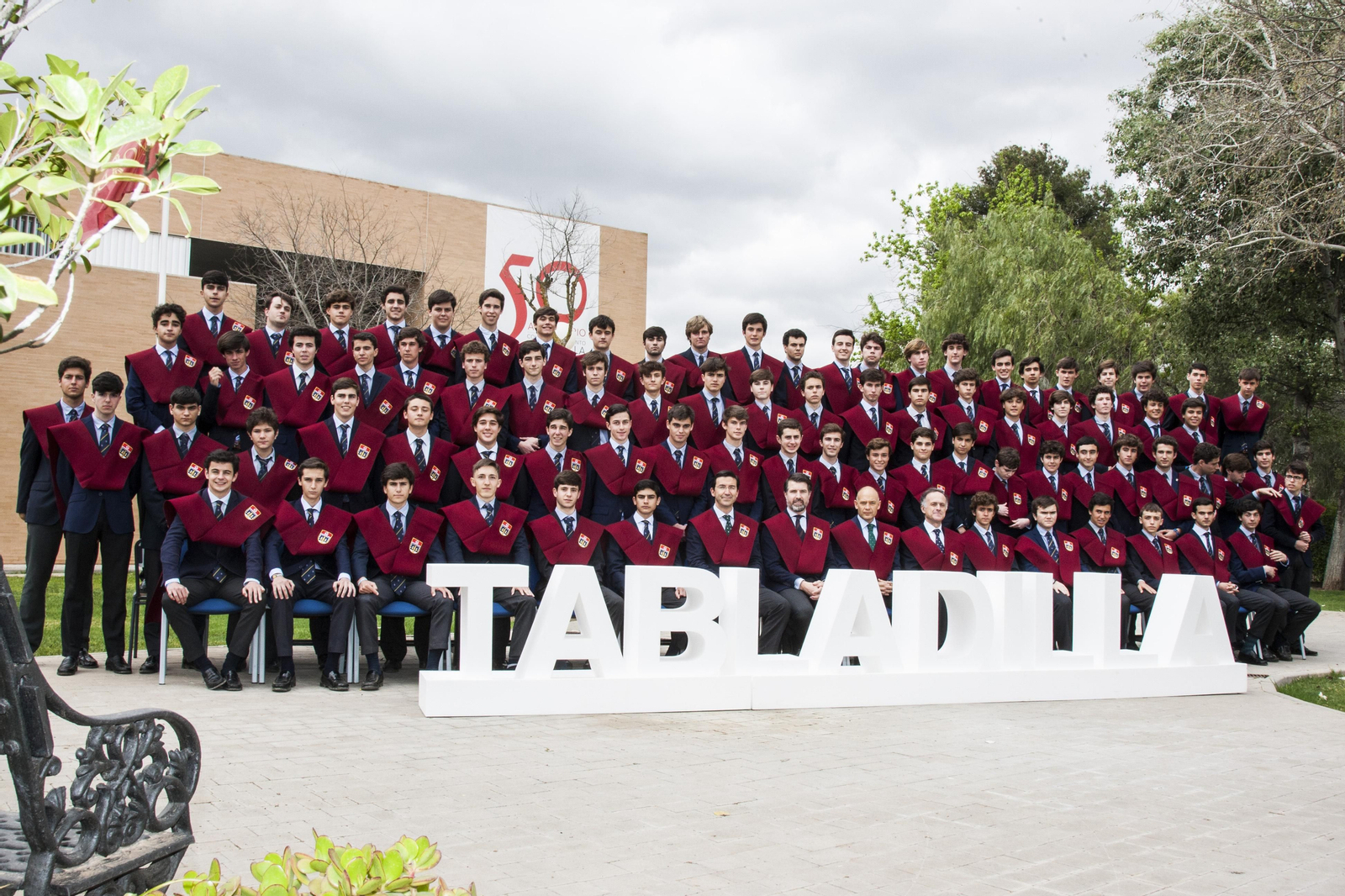 Imposición de becas a los alumnos de la XLIV Promoción del Colegio de Fomento Tabladilla