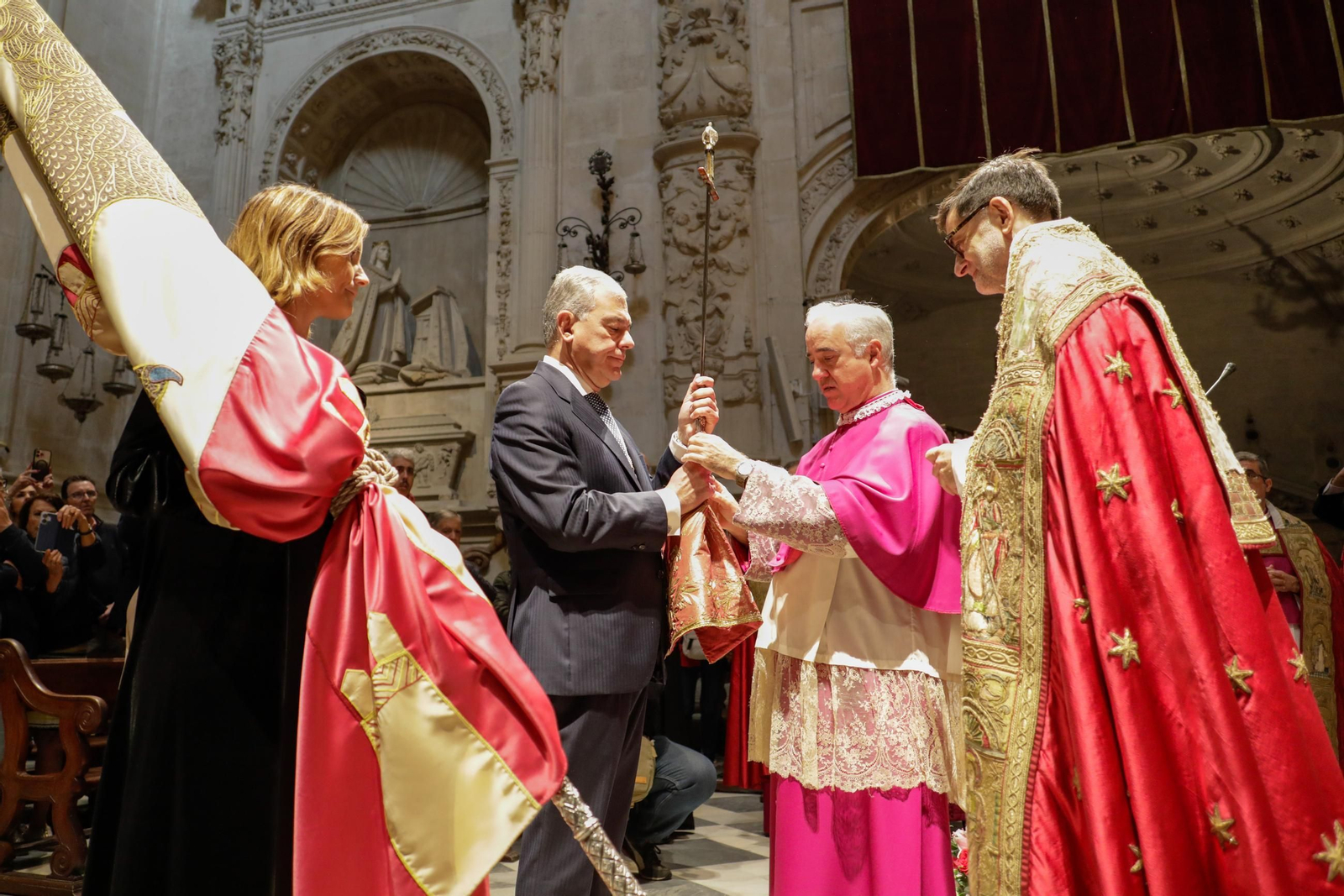 Apertura de la urna de San Fernando y Procesión de la Espada