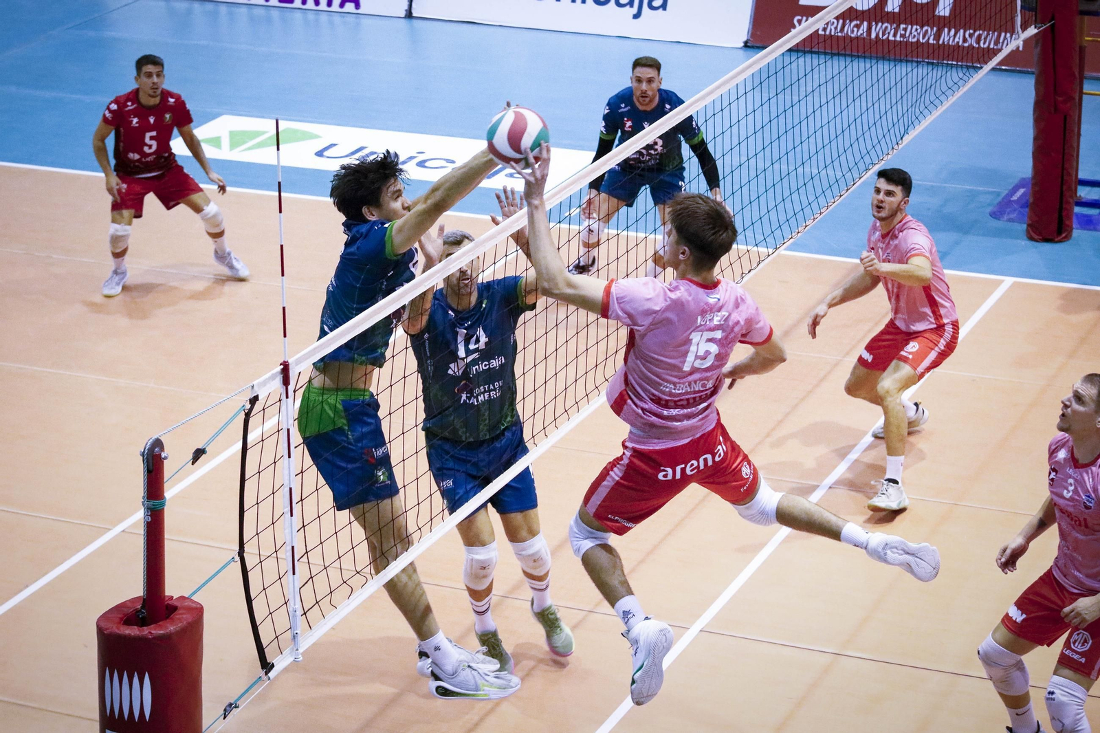 Unicaja Costa de Almería-Arenal Emeve de la Superliga, en imágenes