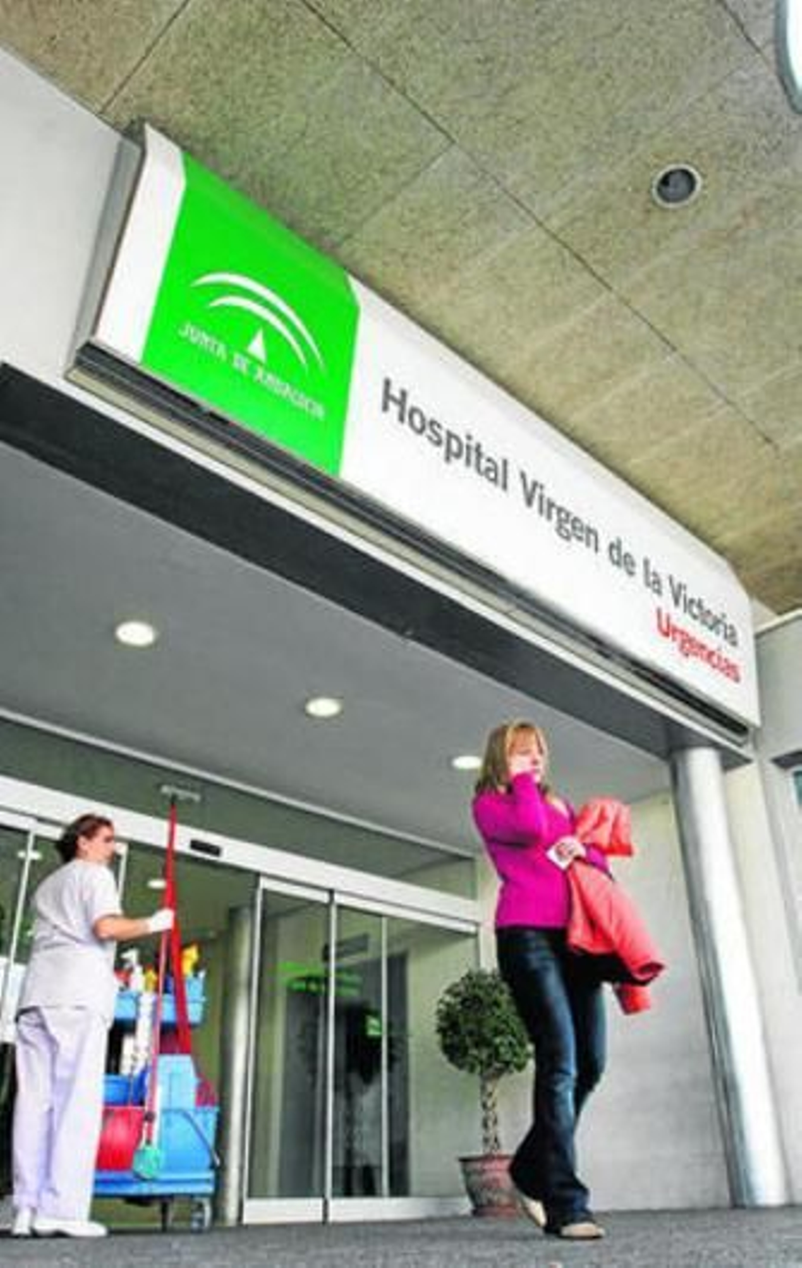 La puerta de las Urgencias del Hospital Clínico en una imagen de archivo.