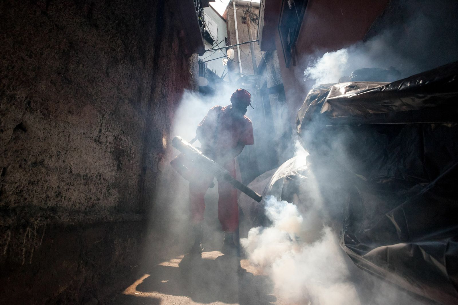 En la imagen, fumigando en Caracas, Venezuela, en 2016, un año después del brote iniciado en Brasil.