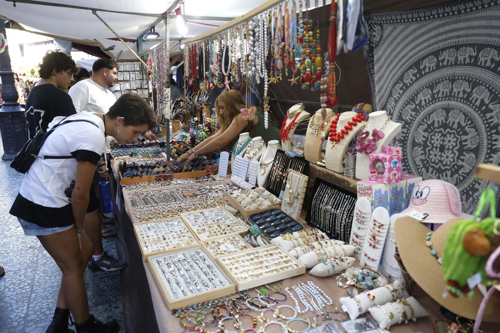 Las fotos del mercadillo pirata en La Línea